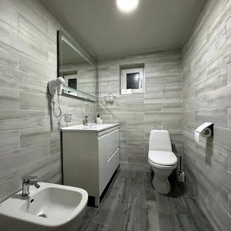 Grey House Kvasy